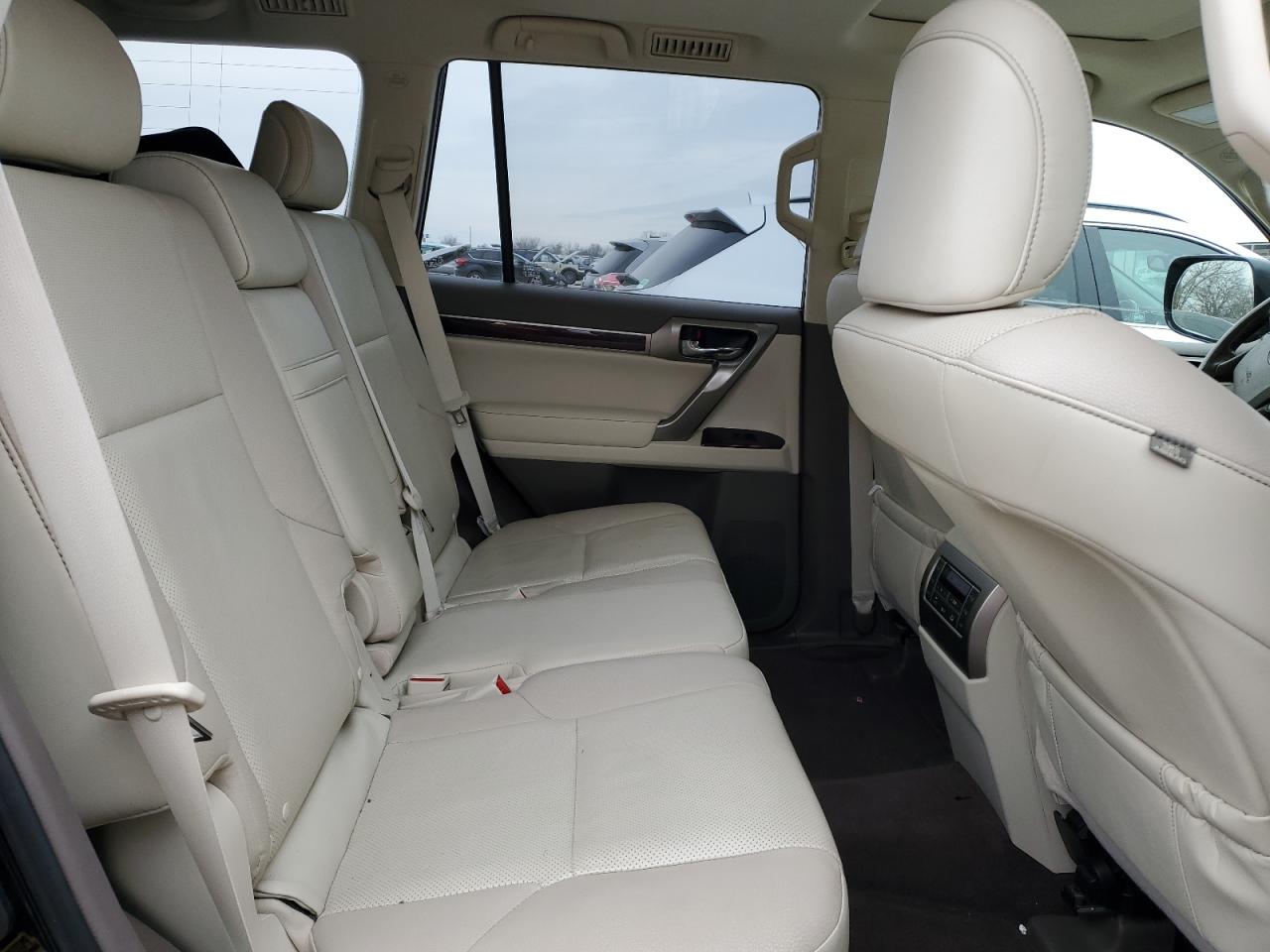 2016 Lexus GX - Image 11