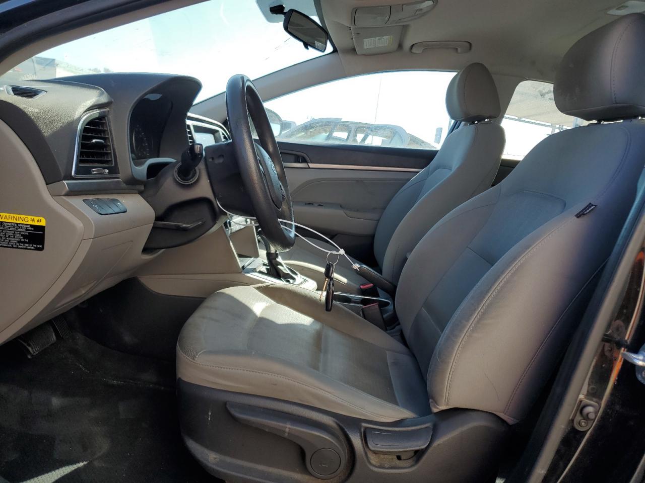 2017 Hyundai Elantra - Image 7