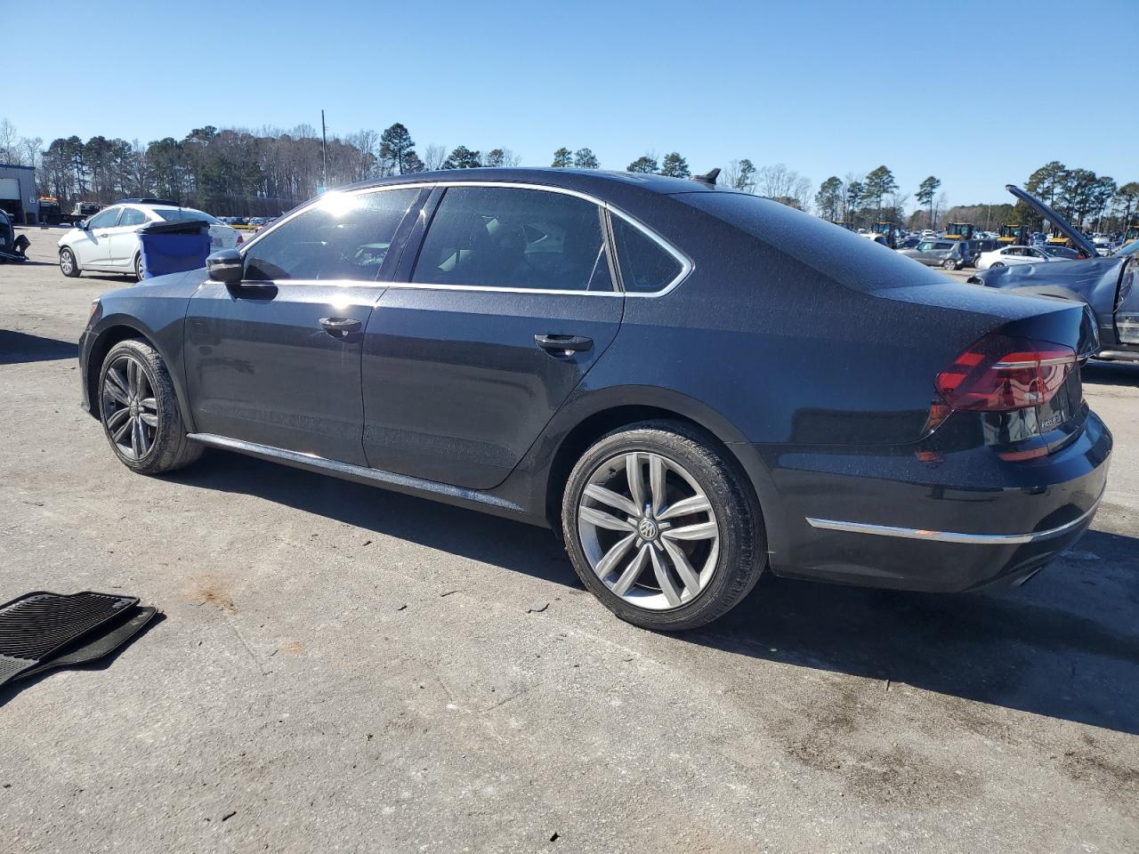 2017 Volkswagen Passat - Image 2