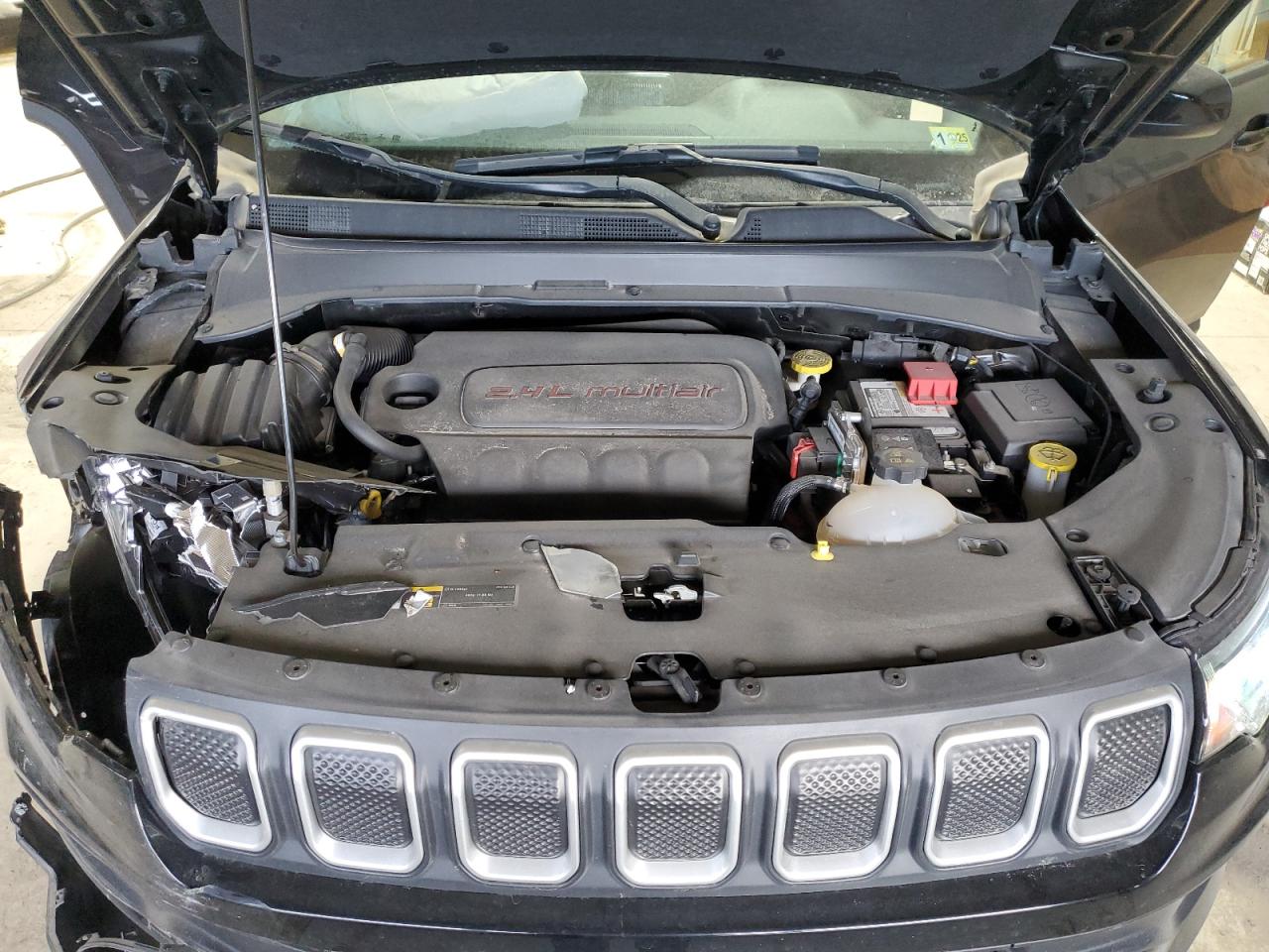 2022 Jeep Compass - Image 13