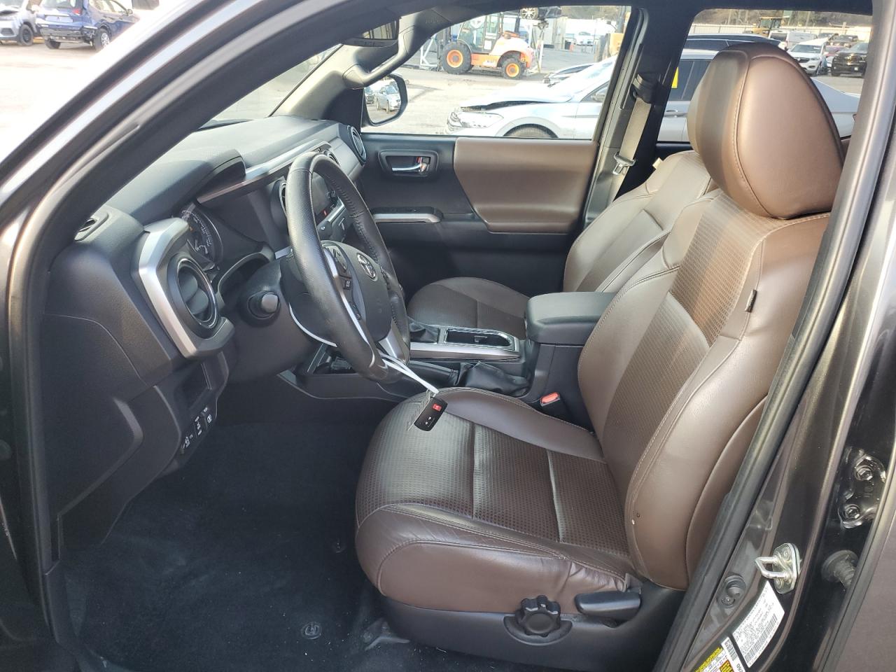 2017 Toyota Tacoma - Image 7