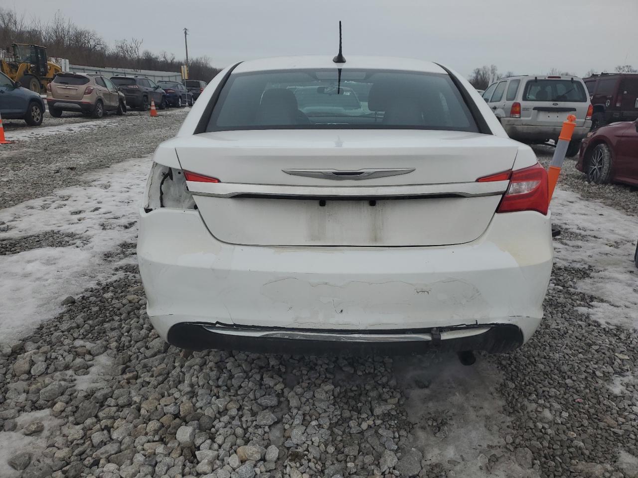 2014 Chrysler 200 - Image 6