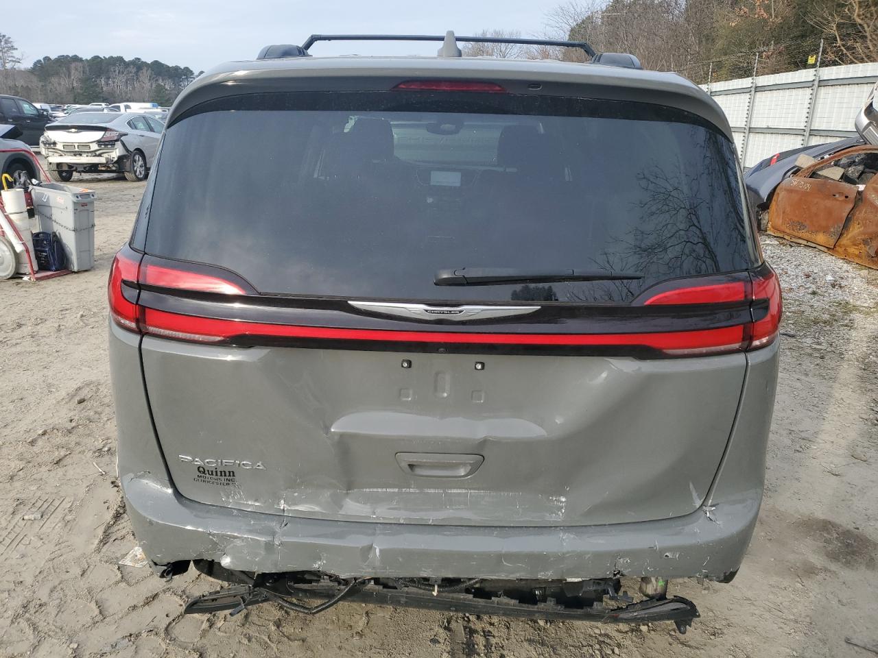 2022 Chrysler Pacifica - Image 6