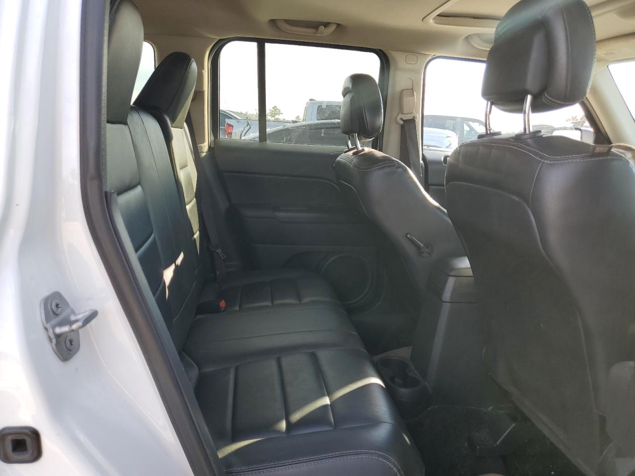 2016 Jeep Liberty (Patriot) - Image 11