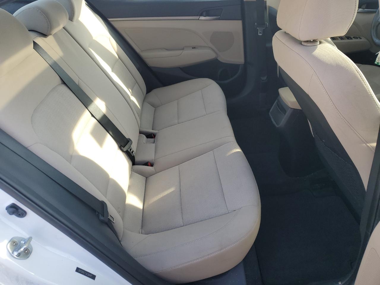 2018 Hyundai Elantra - Image 10