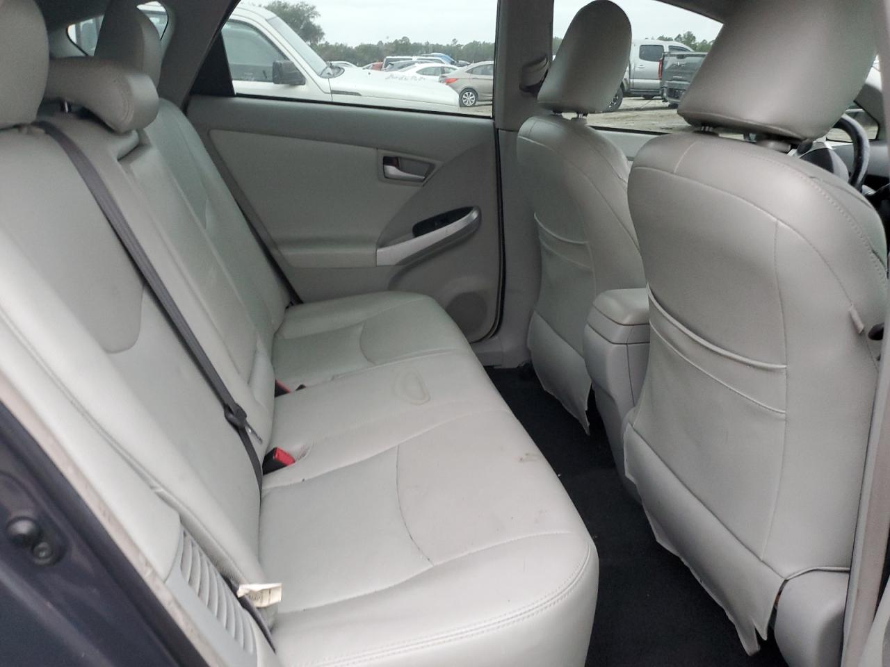 2014 Toyota Prius - Image 11