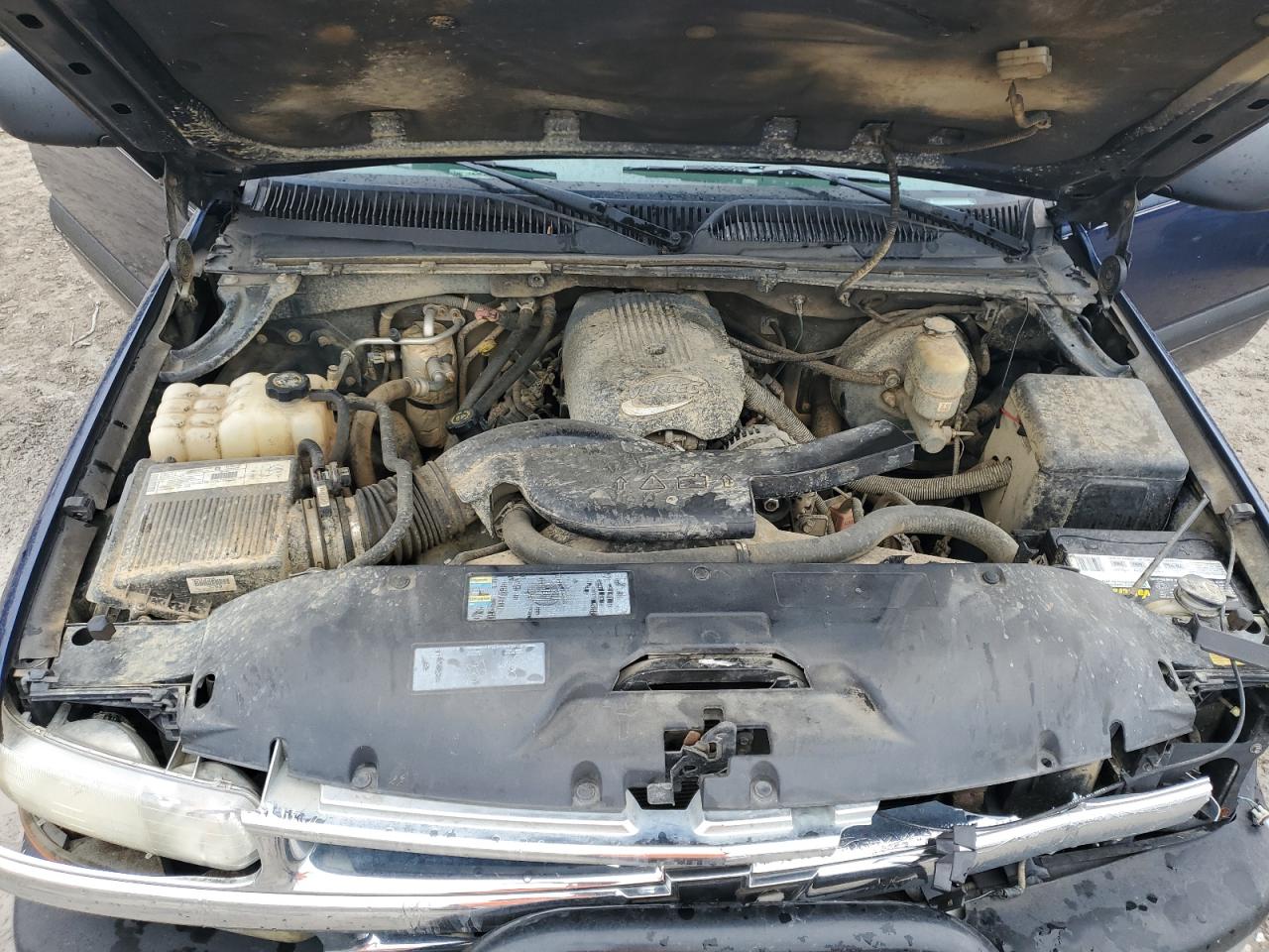 2002 Chevrolet Tahoe - Image 12