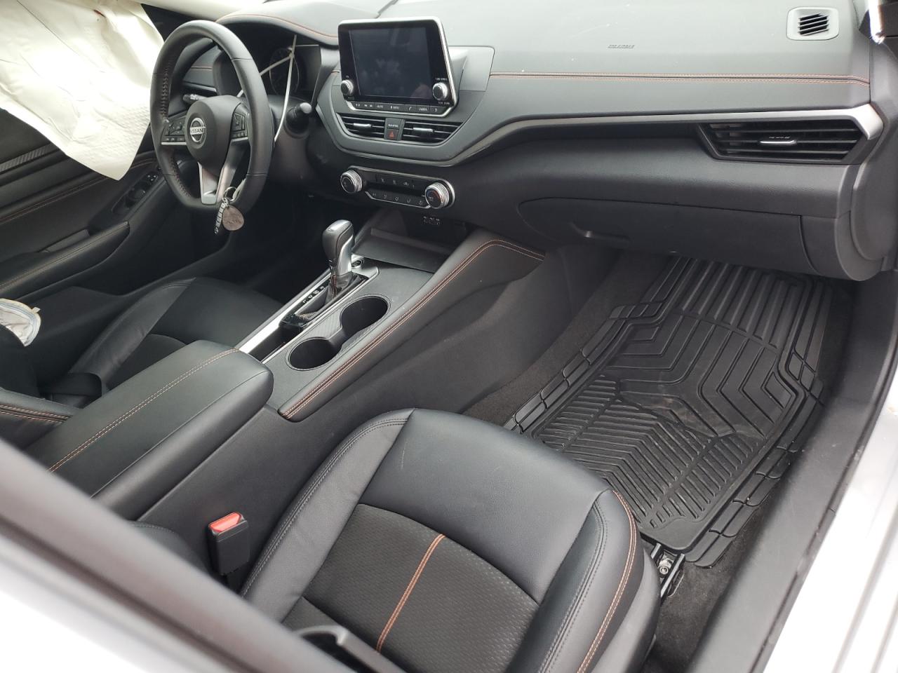 2022 Nissan Altima - Image 8