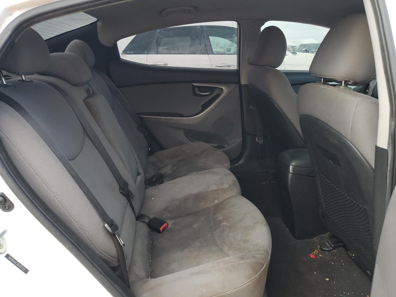 2013 Hyundai Elantra - Image 10