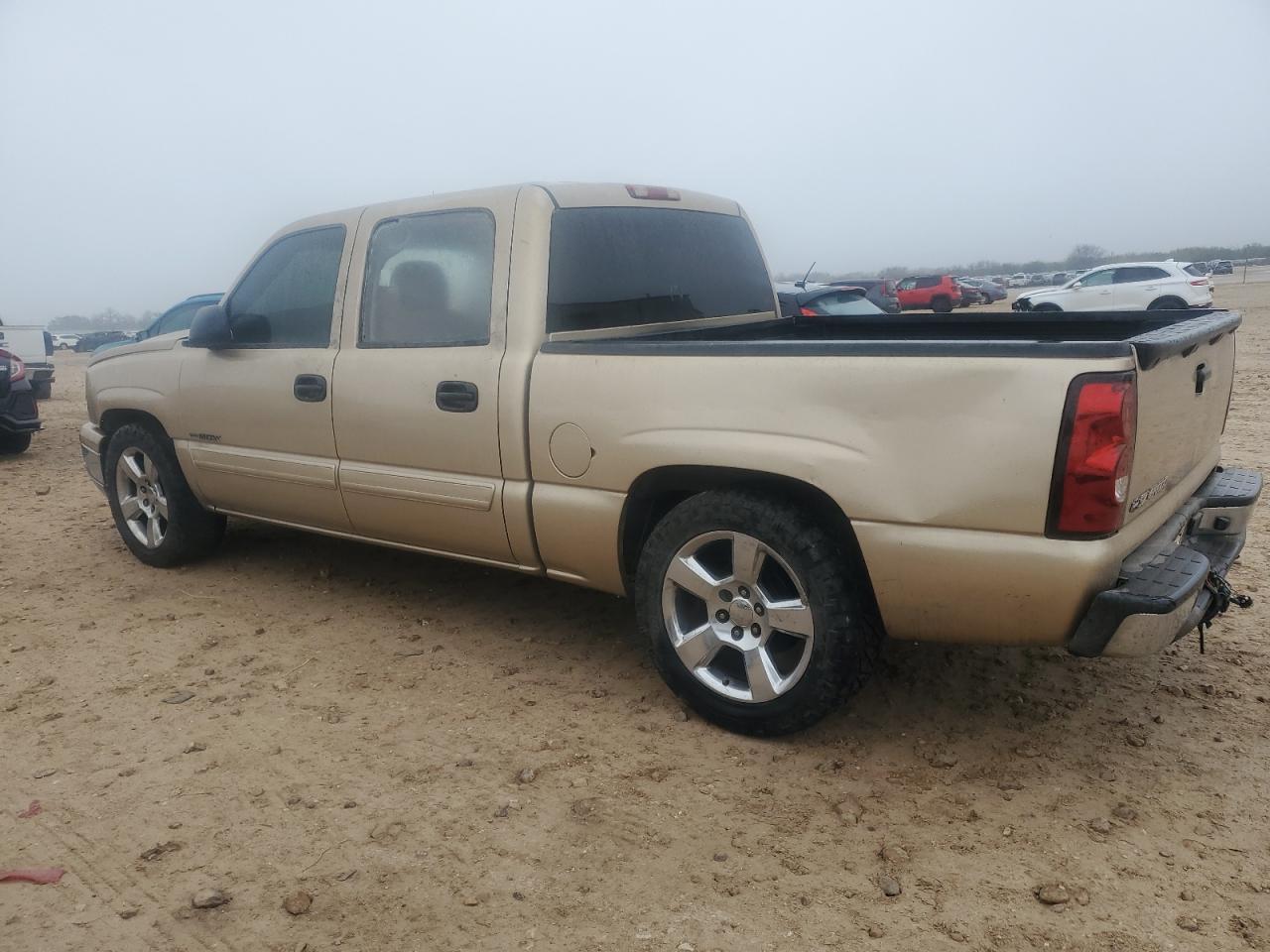 2007 Chevrolet Silverado - Image 2