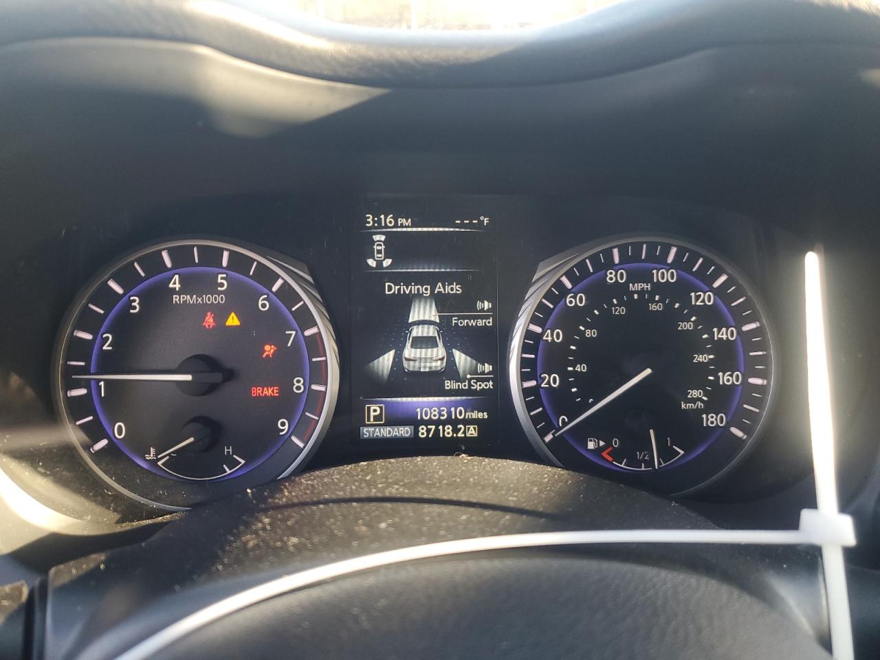 2017 Infiniti Q60 - Image 9