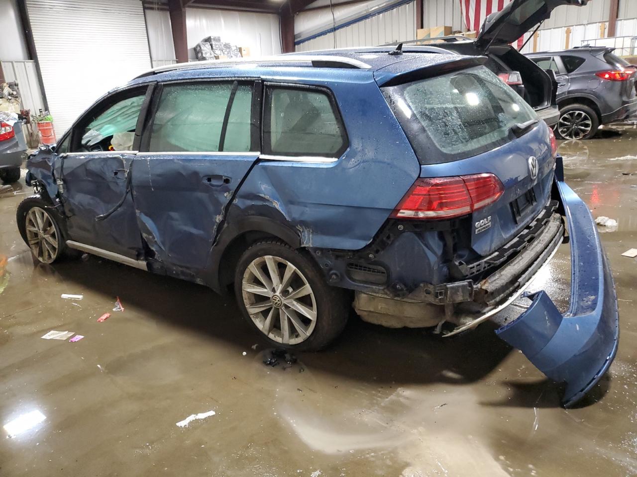 2019 Volkswagen Golf - Image 2