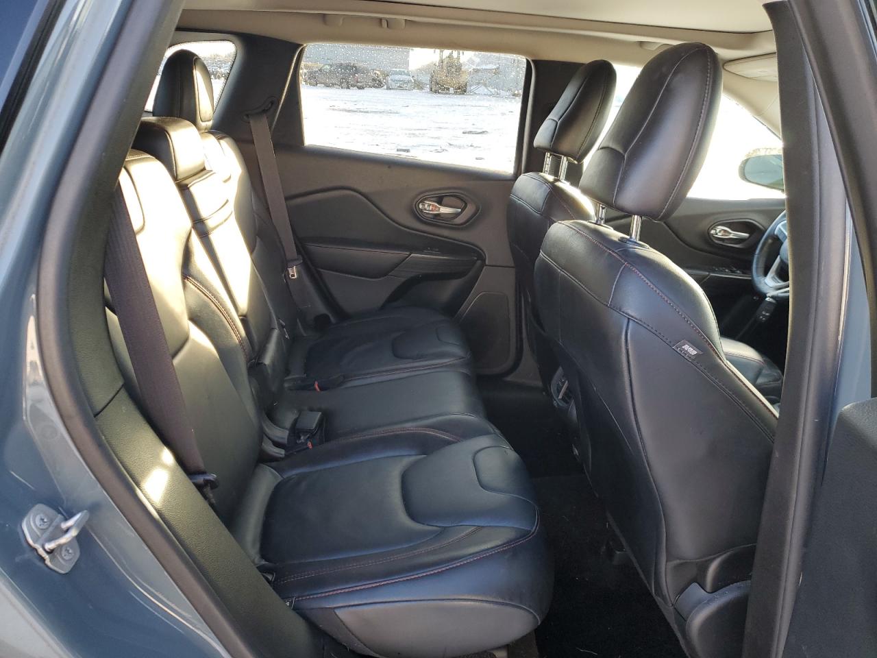 2015 Jeep Cherokee - Image 11