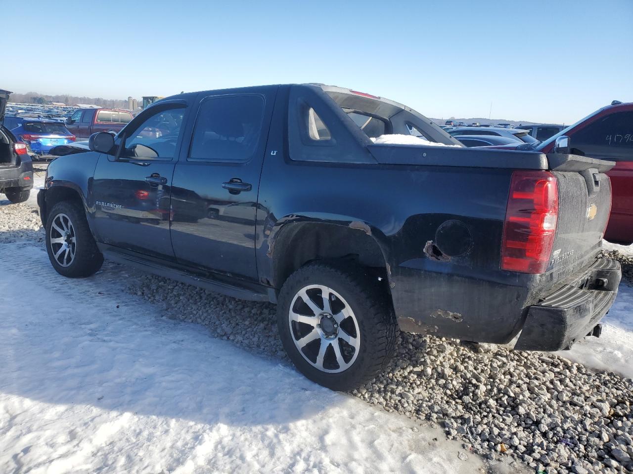2010 Chevrolet Avalanche - Image 2