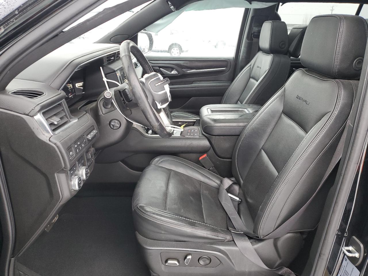 2022 GMC Yukon - Image 7