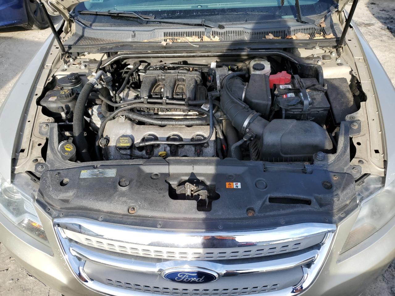 2011 Ford Taurus - Image 11