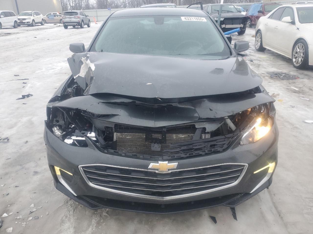 2017 Chevrolet Malibu - Image 5
