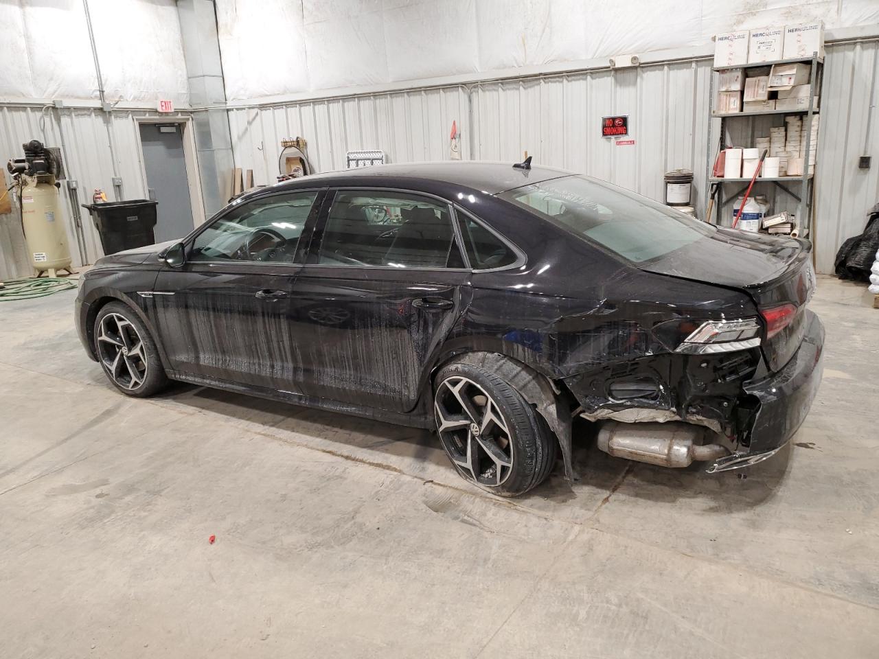 2021 Volkswagen Passat - Image 2
