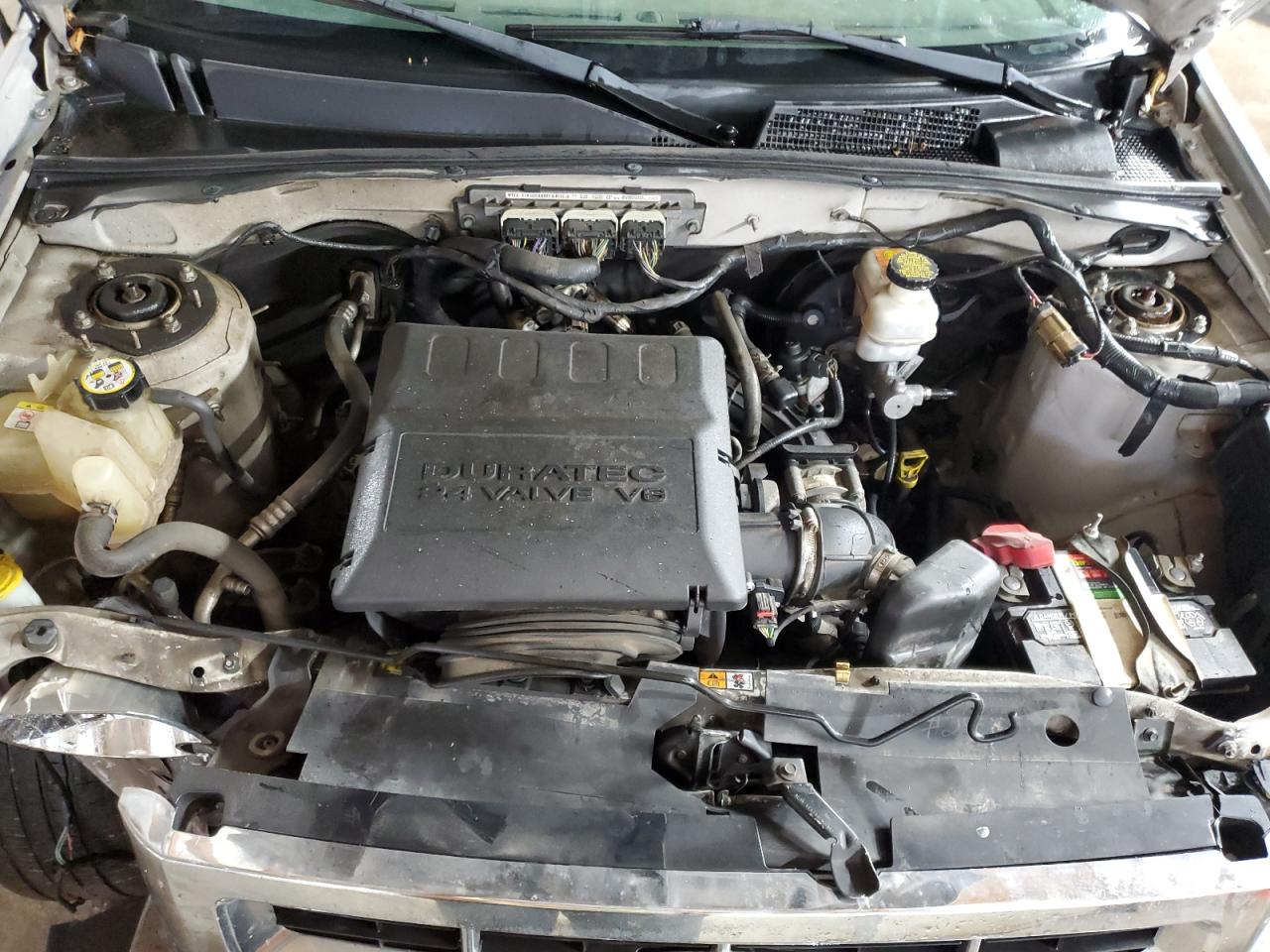 2010 Ford Escape - Image 12