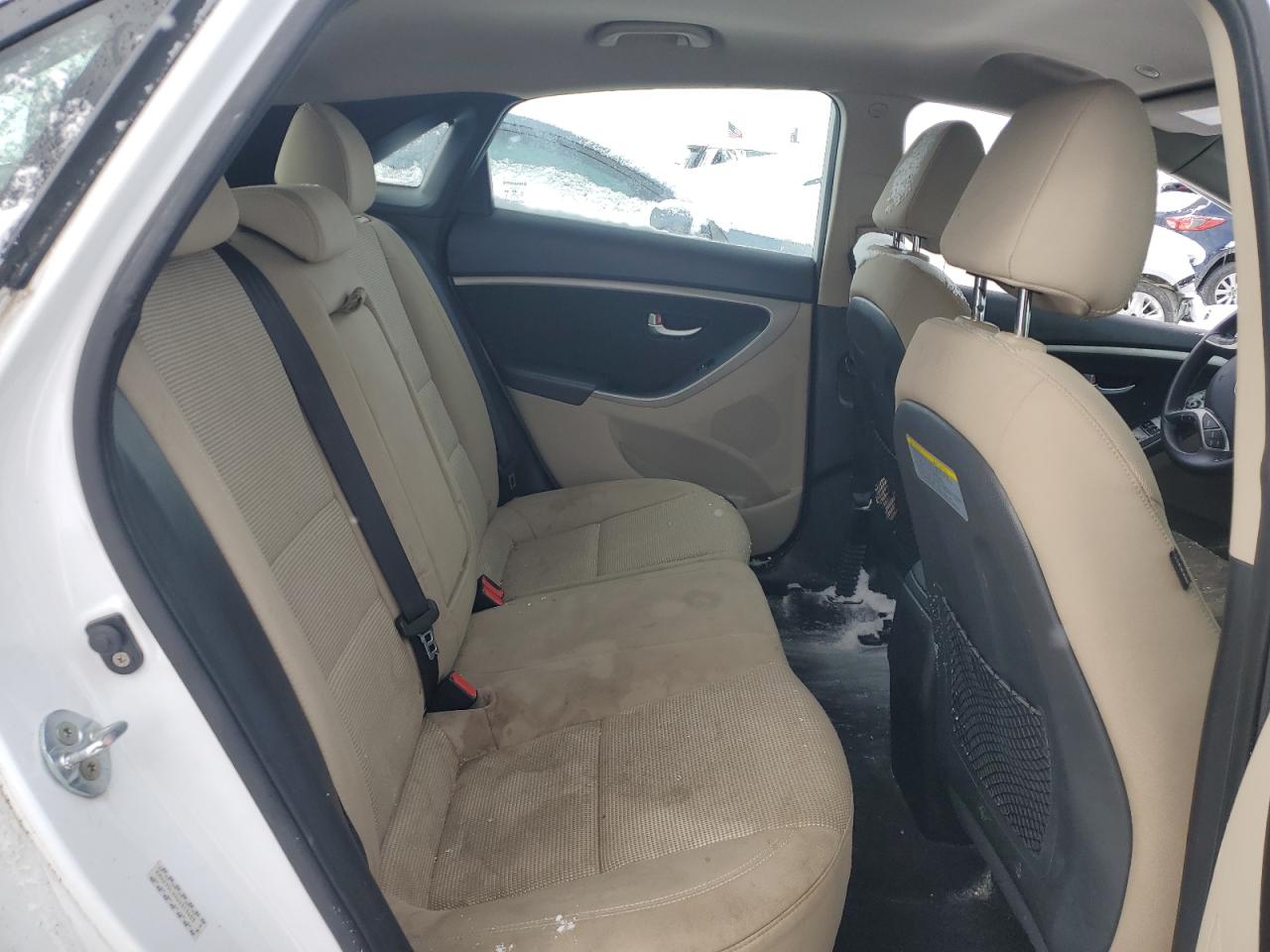 2016 Hyundai Elantra - Image 10