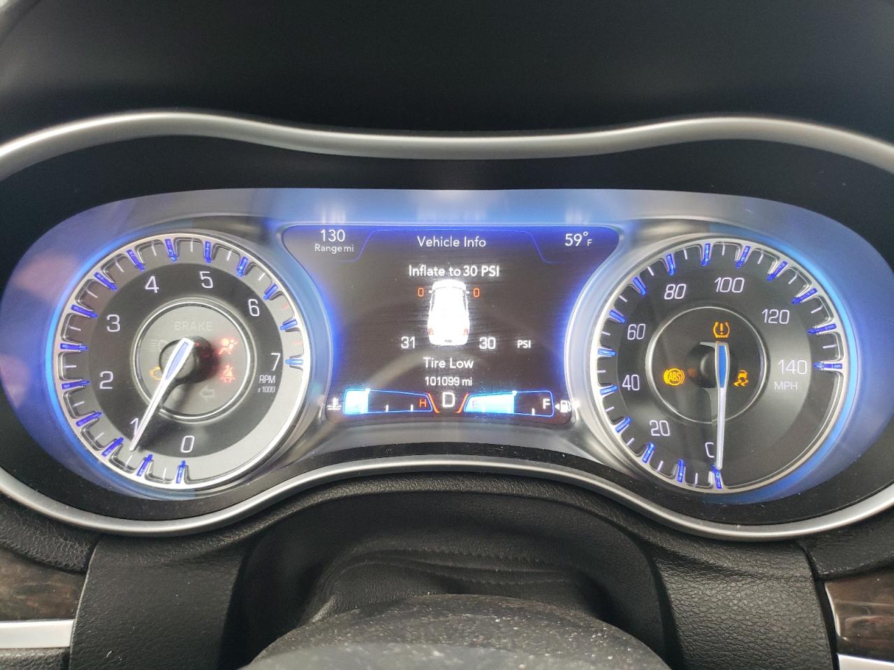 2016 Chrysler 300 - Image 9