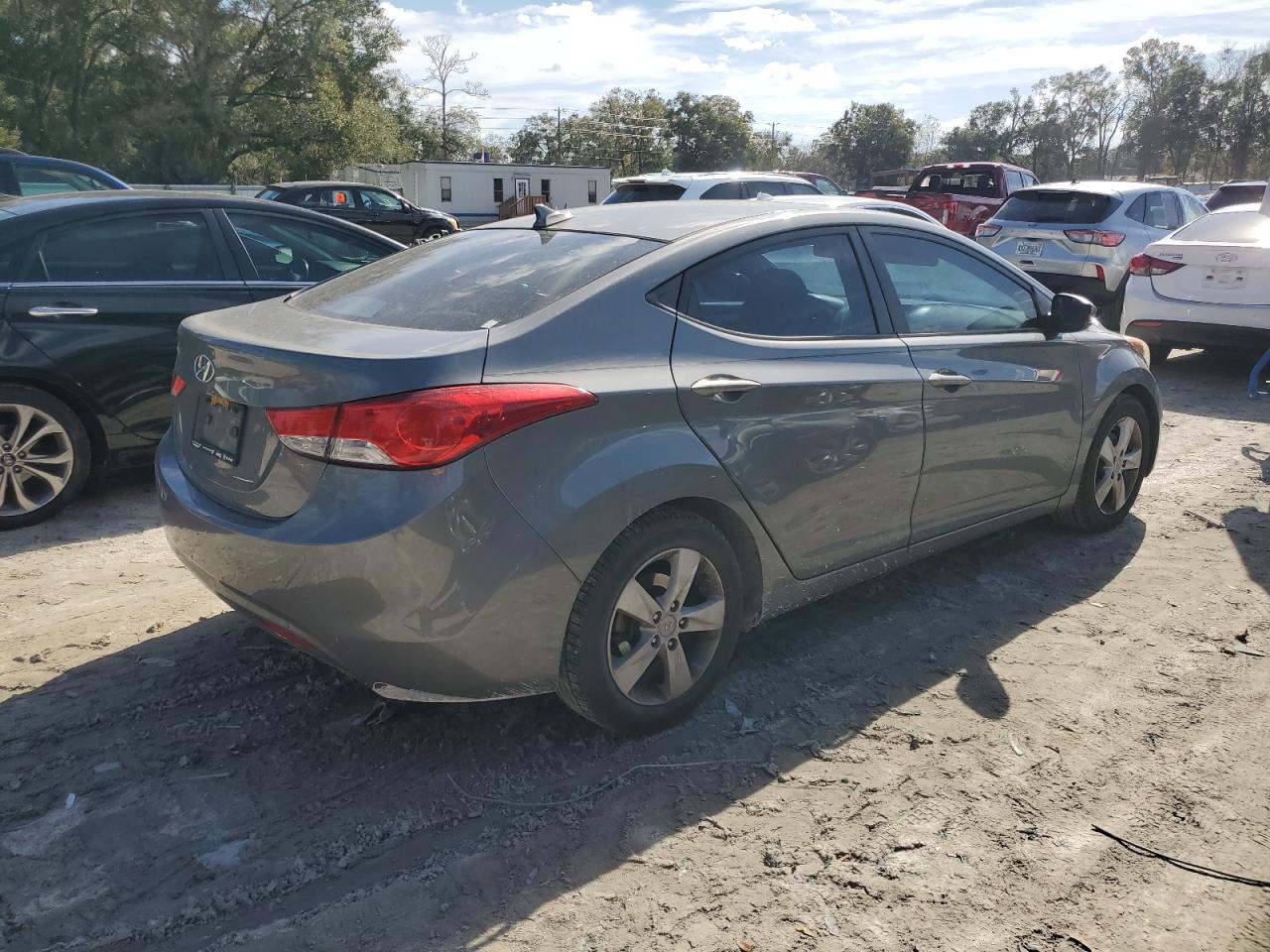 2013 Hyundai Elantra - Image 3