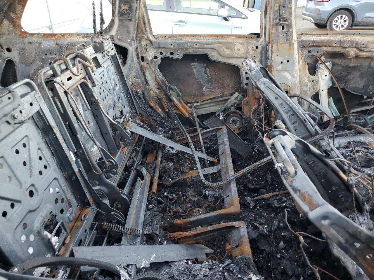 2012 Jeep Grand Cherokee - Image 10