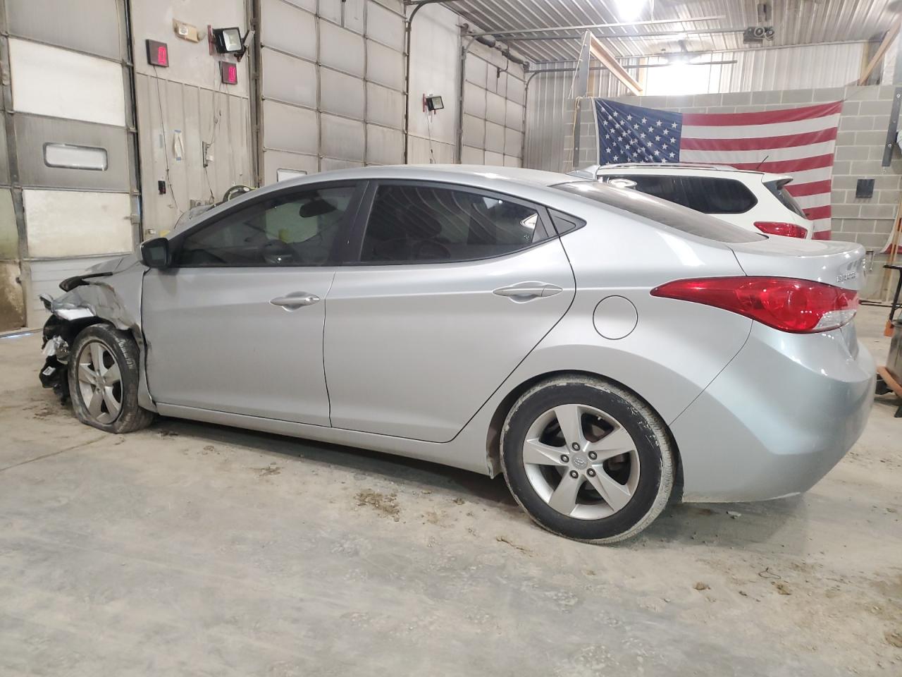 2013 Hyundai Elantra - Image 2