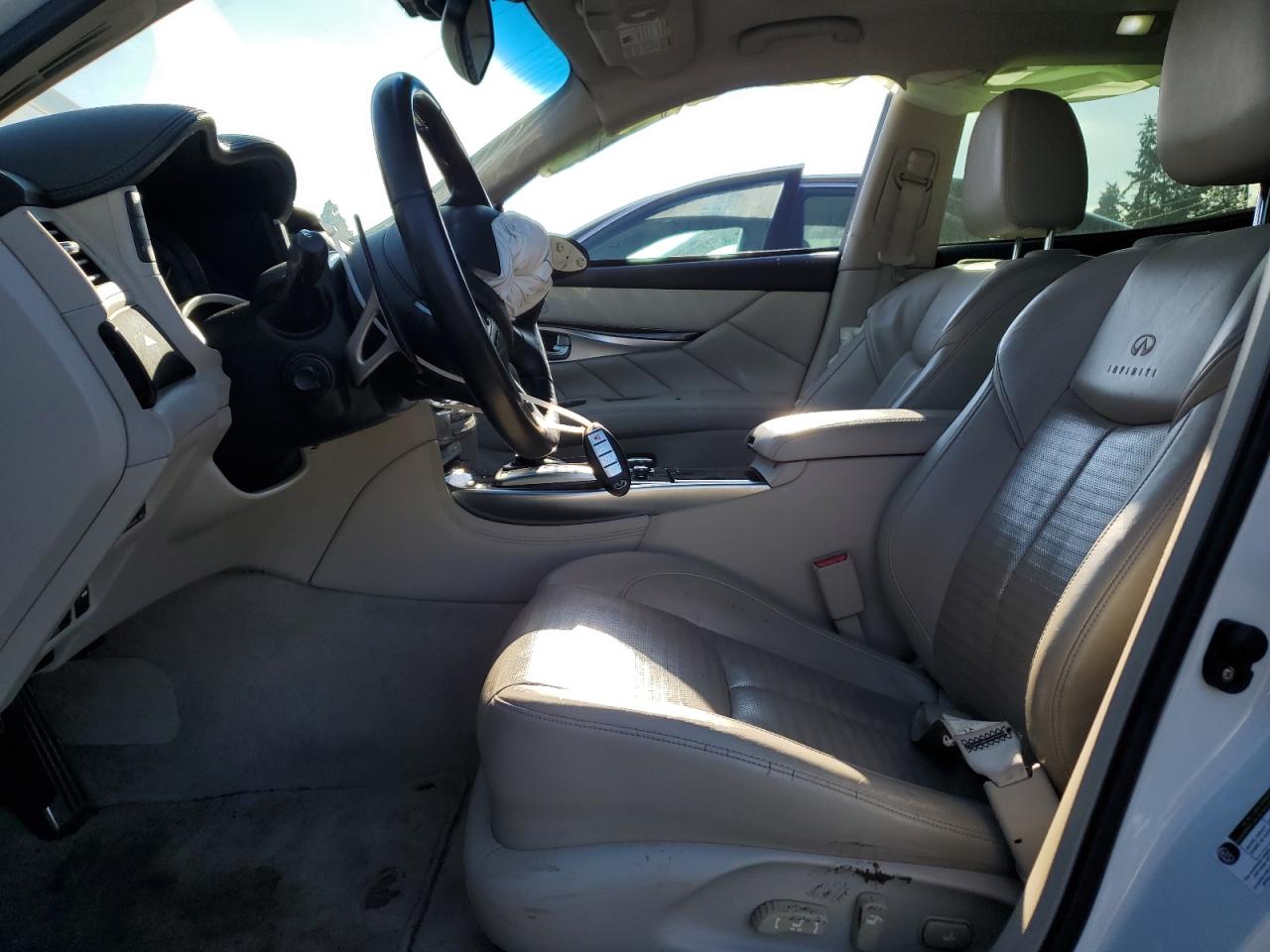 2011 Infiniti M - Image 7