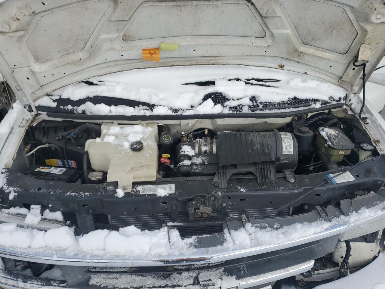 2002 Chevrolet Express - Image 7