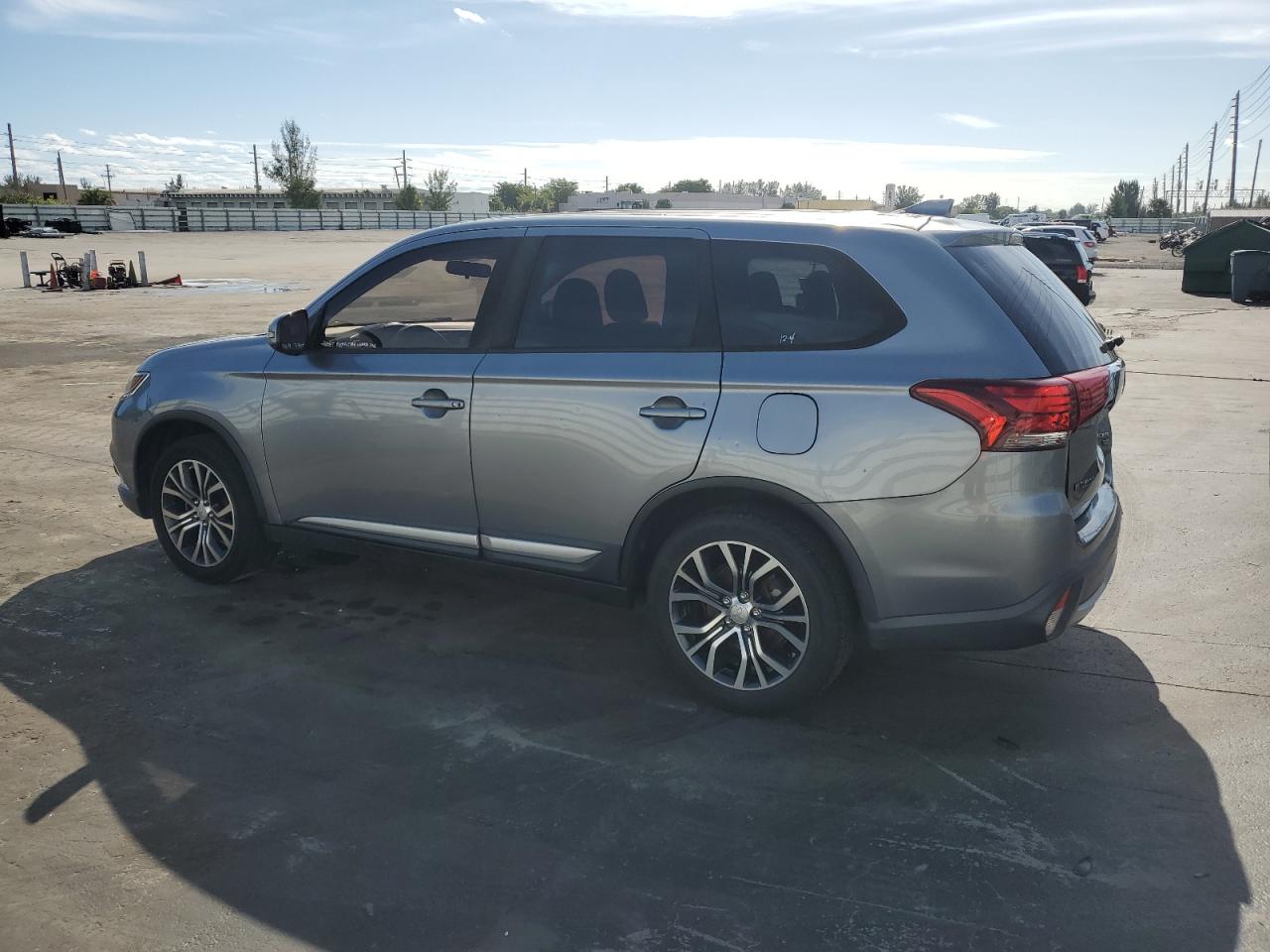 VIN JA4AD3A35HZ027215 2017 MITSUBISHI OUTLANDER no.2