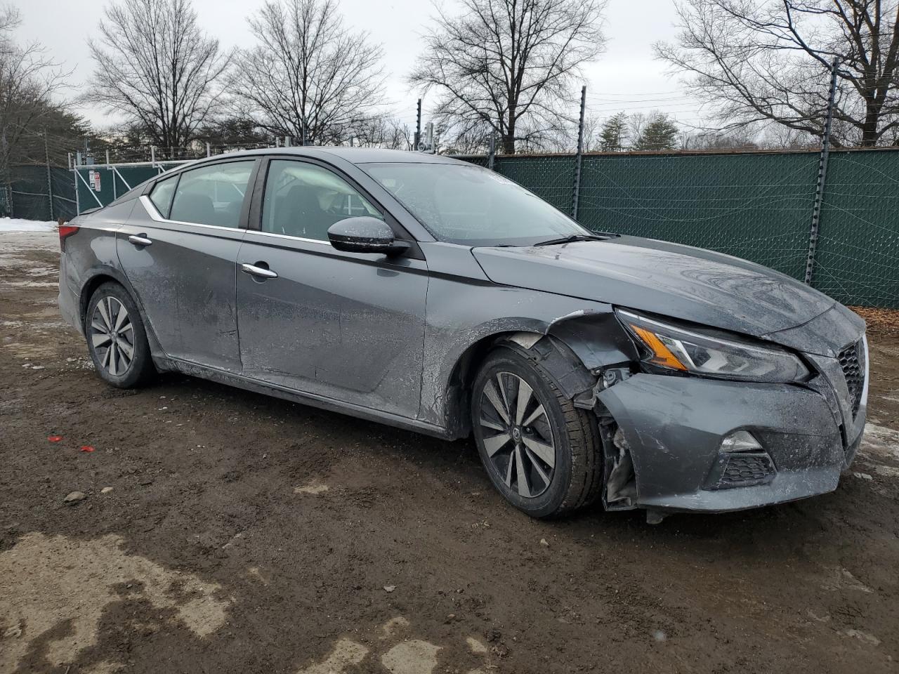 2021 Nissan Altima - Image 4