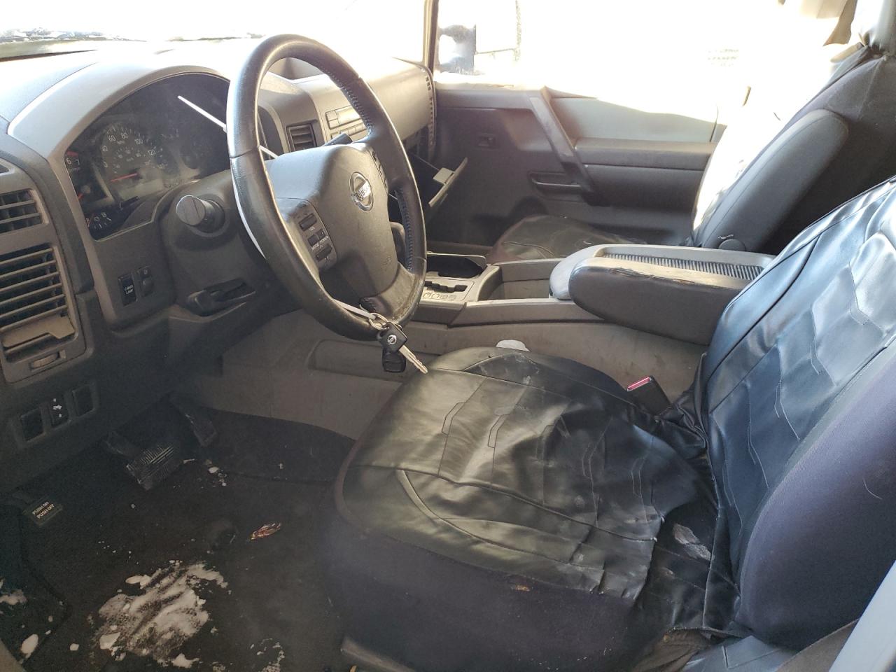 2004 Nissan Titan - Image 7