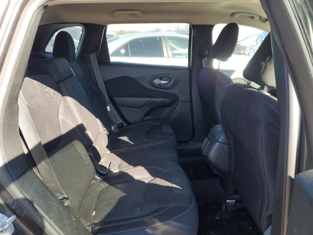 2015 Jeep Grand Cherokee - Image 11