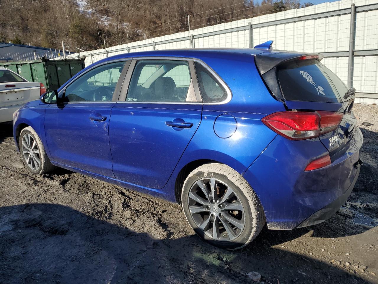 2019 Hyundai Elantra - Image 2