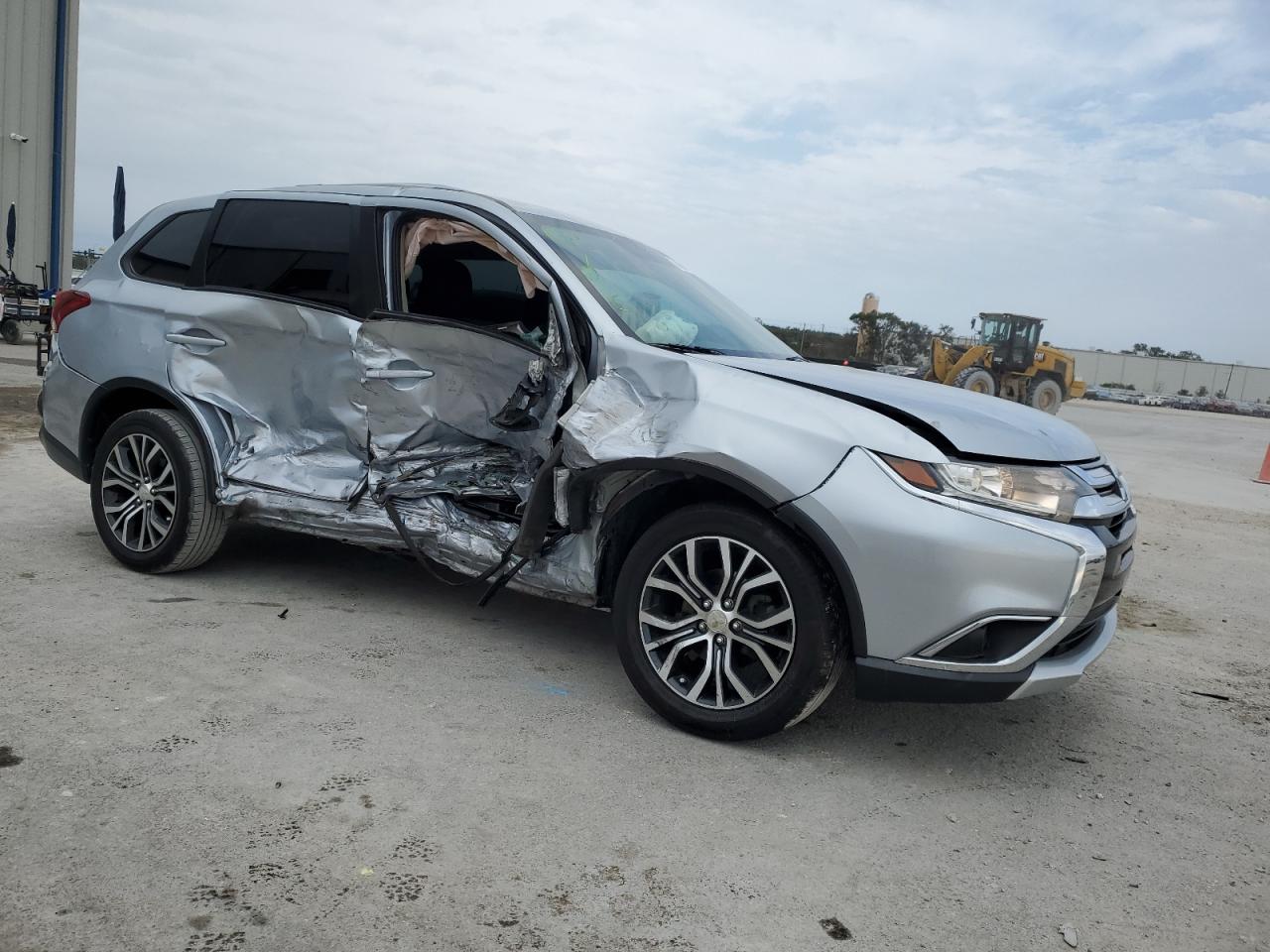 2017 Mitsubishi Outlander - Image 4