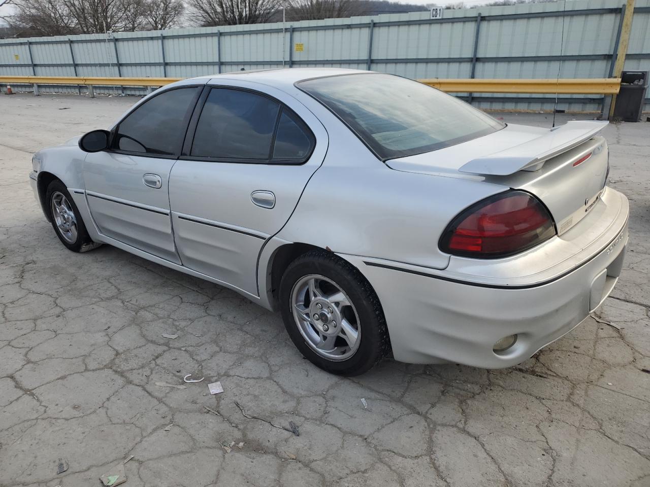 2004 Pontiac Grand AM - Image 2