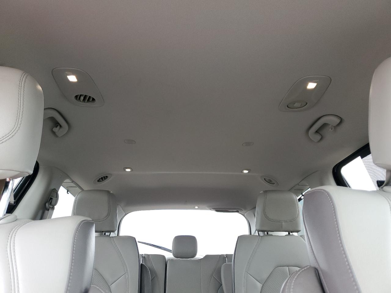 2017 Chrysler Pacifica - Image 10