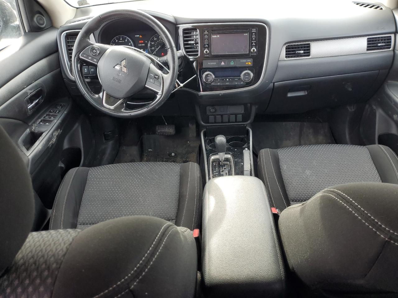 2017 Mitsubishi Outlander - Image 8