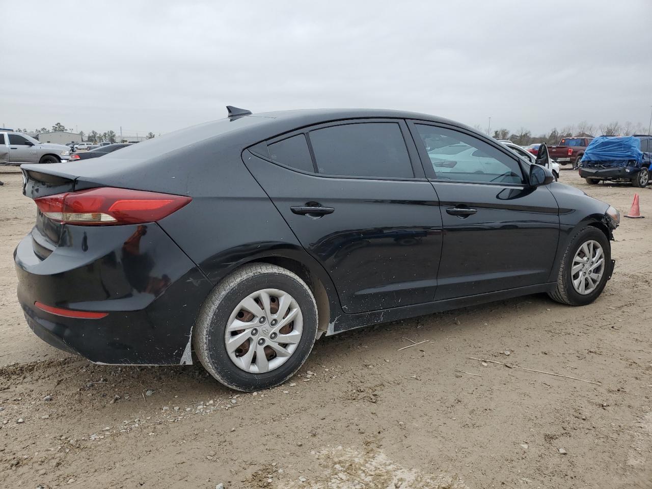 2017 Hyundai Elantra - Image 3