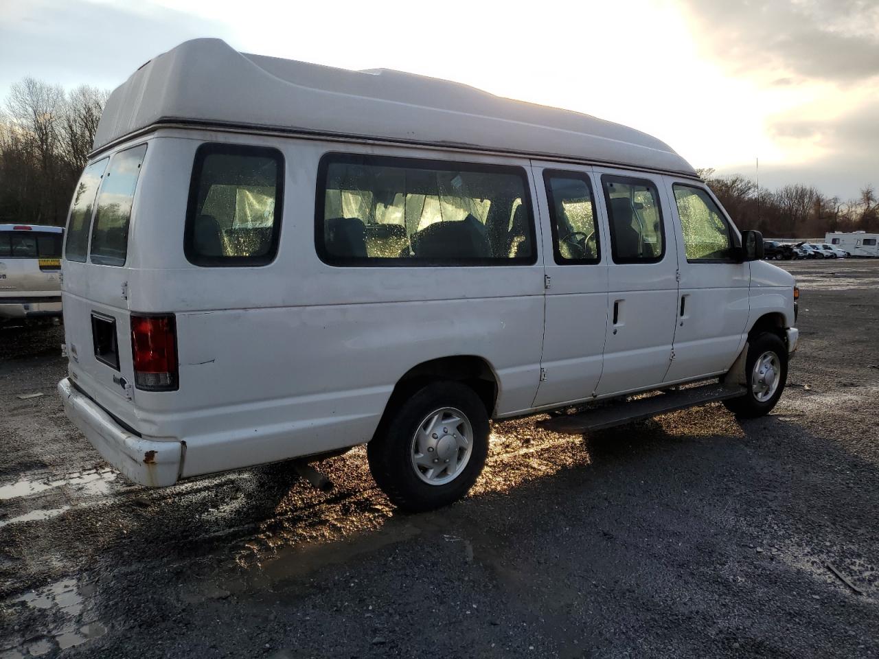 2014 Ford Econoline - Image 3