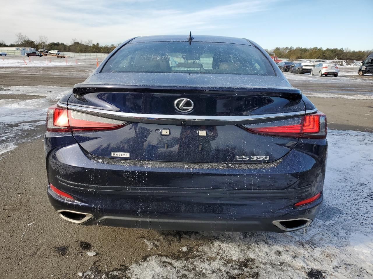 2023 Lexus ES - Image 6