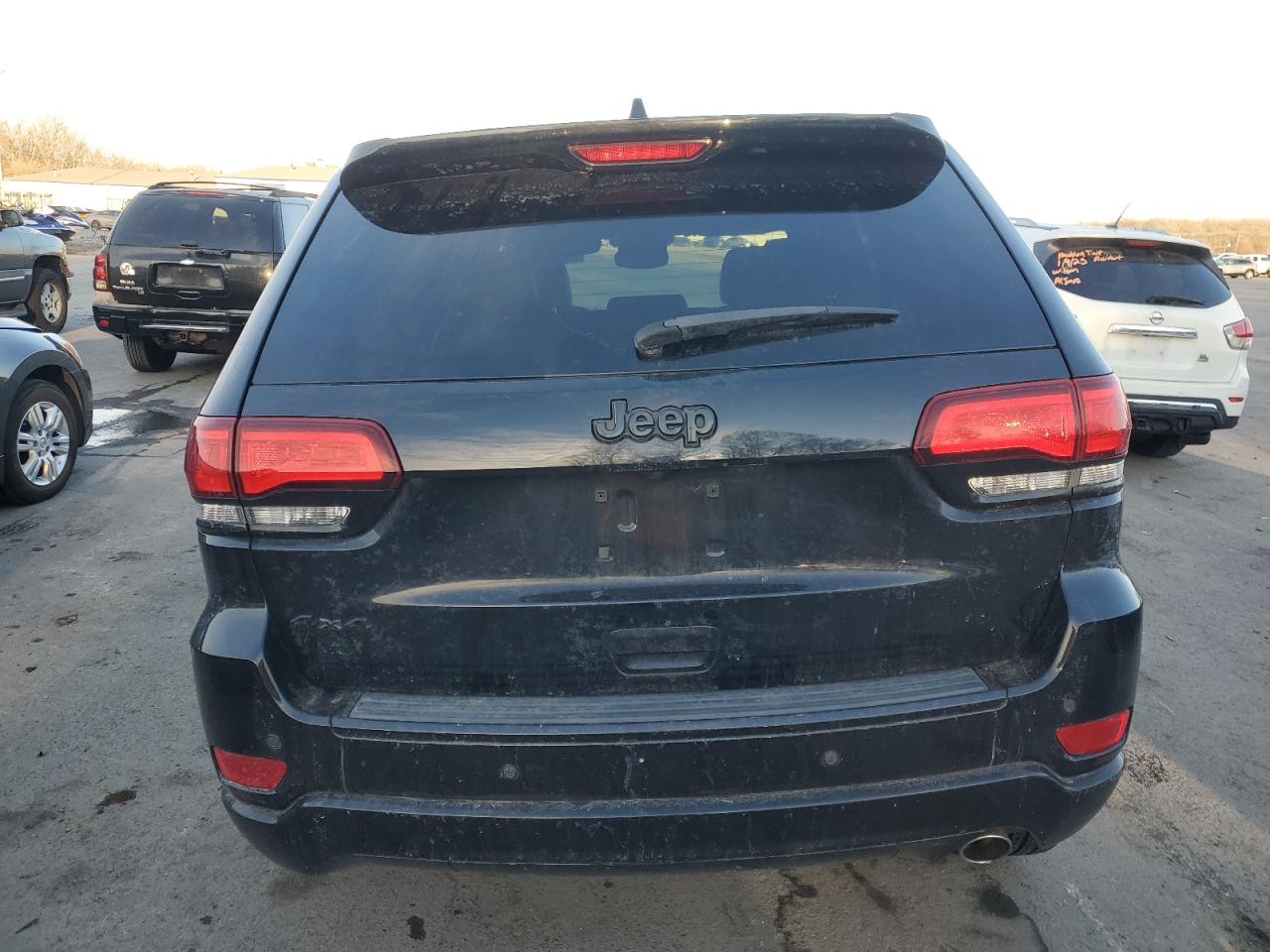 2017 Jeep Grand Cherokee - Image 6