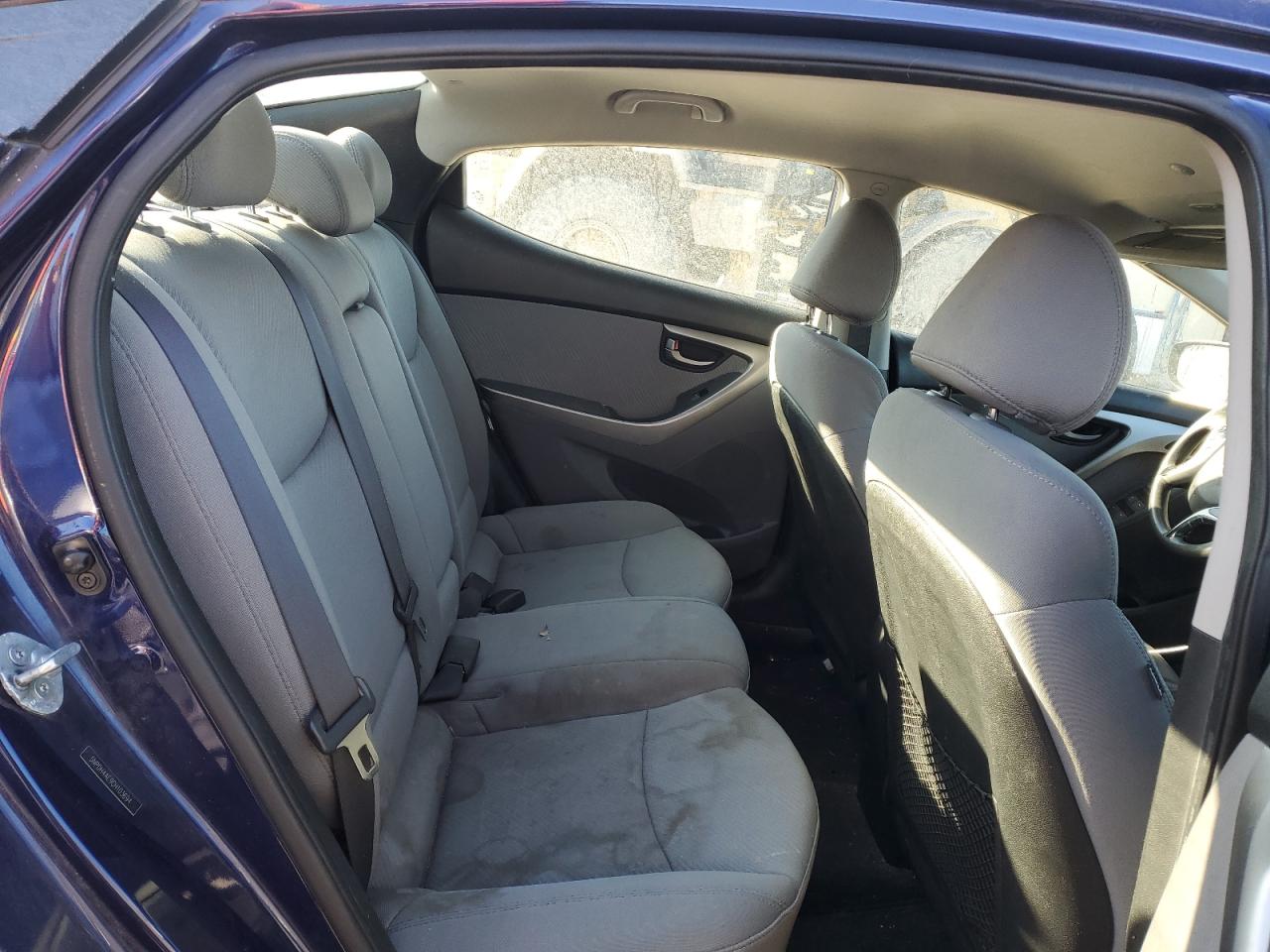 2012 Hyundai Elantra - Image 10