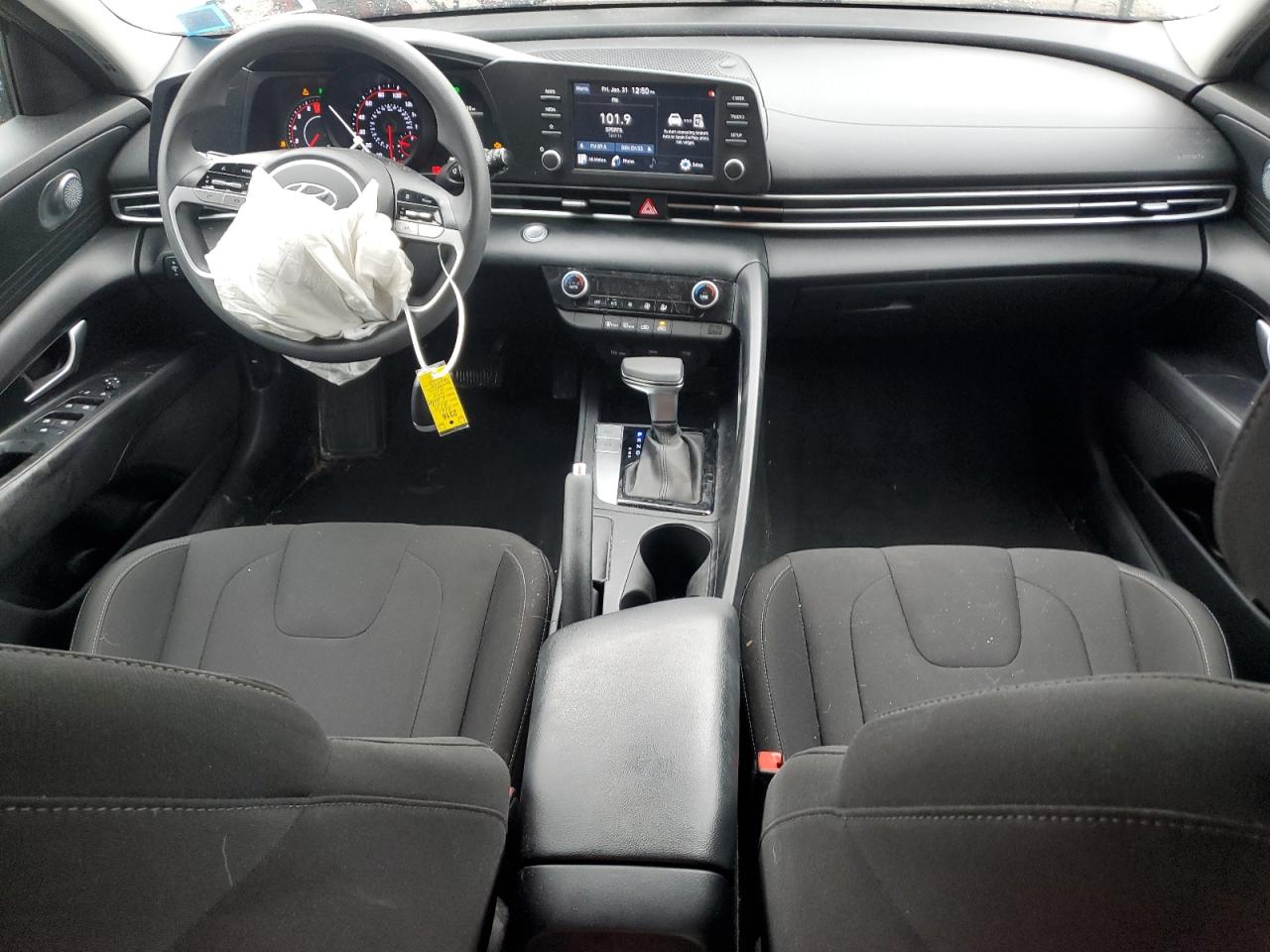 2021 Hyundai Elantra - Image 8