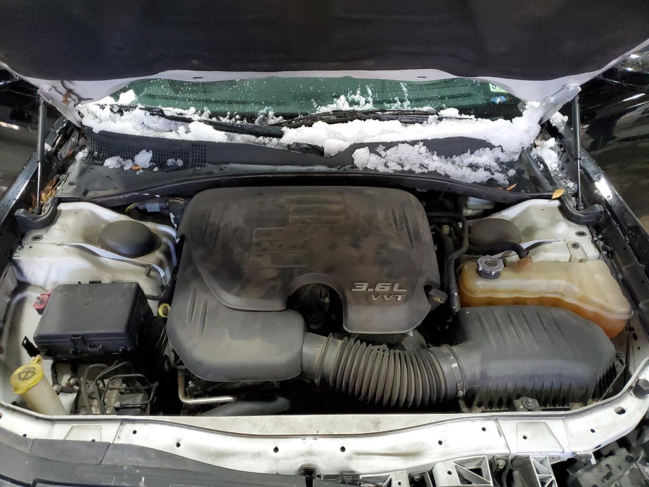 2014 Chrysler 300 - Image 12
