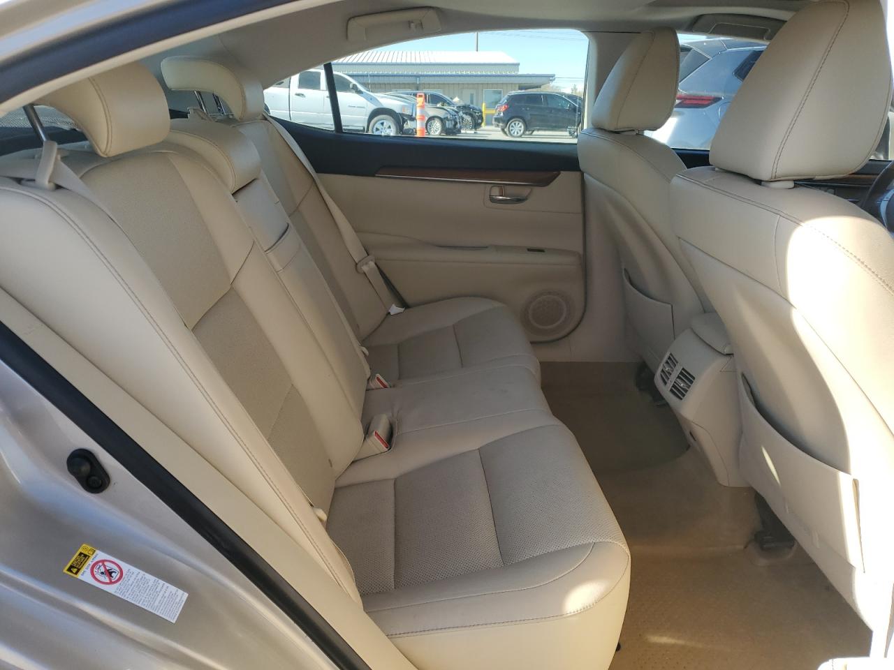 2014 Lexus ES - Image 11