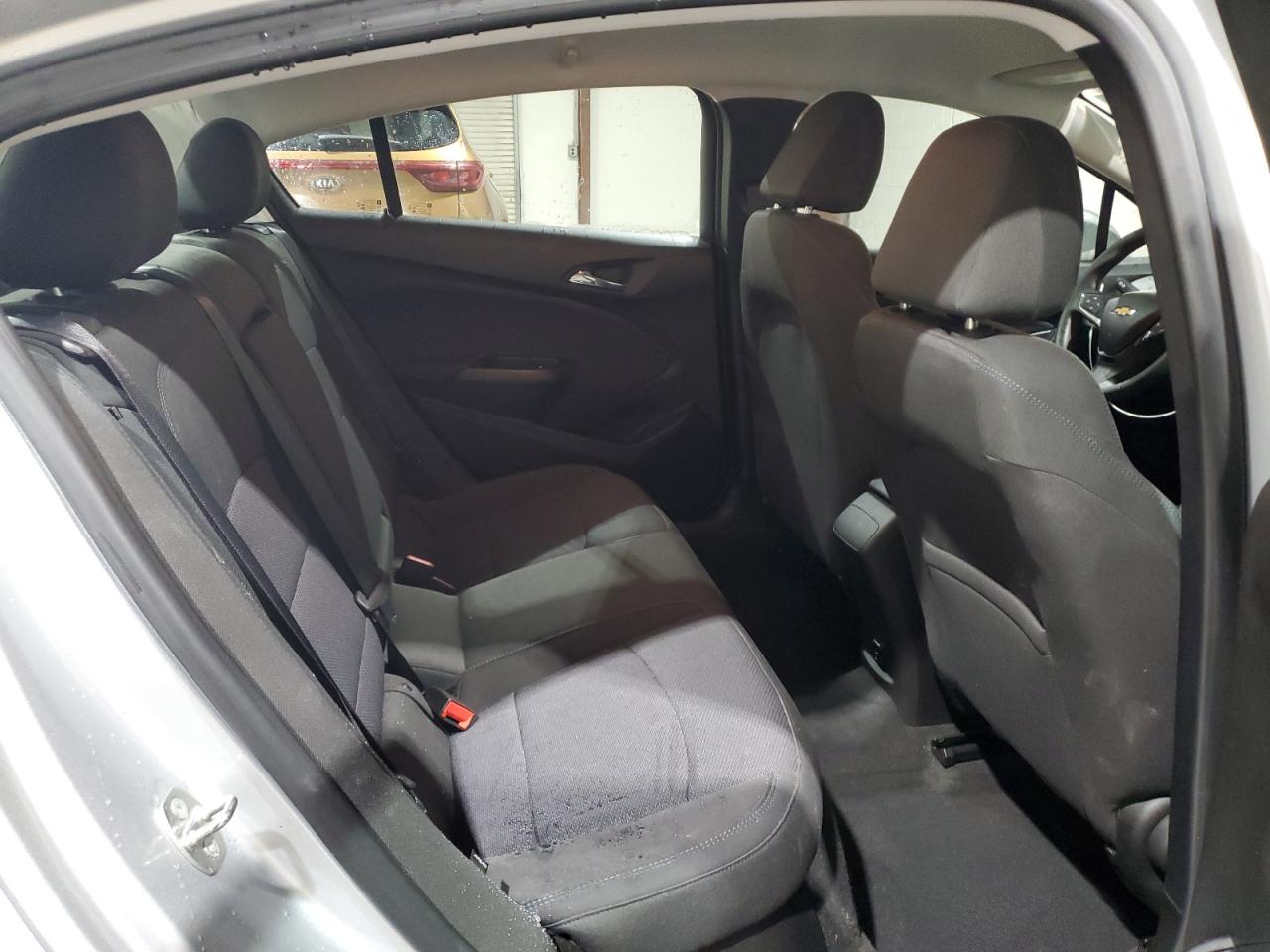2018 Chevrolet Cruze - Image 10