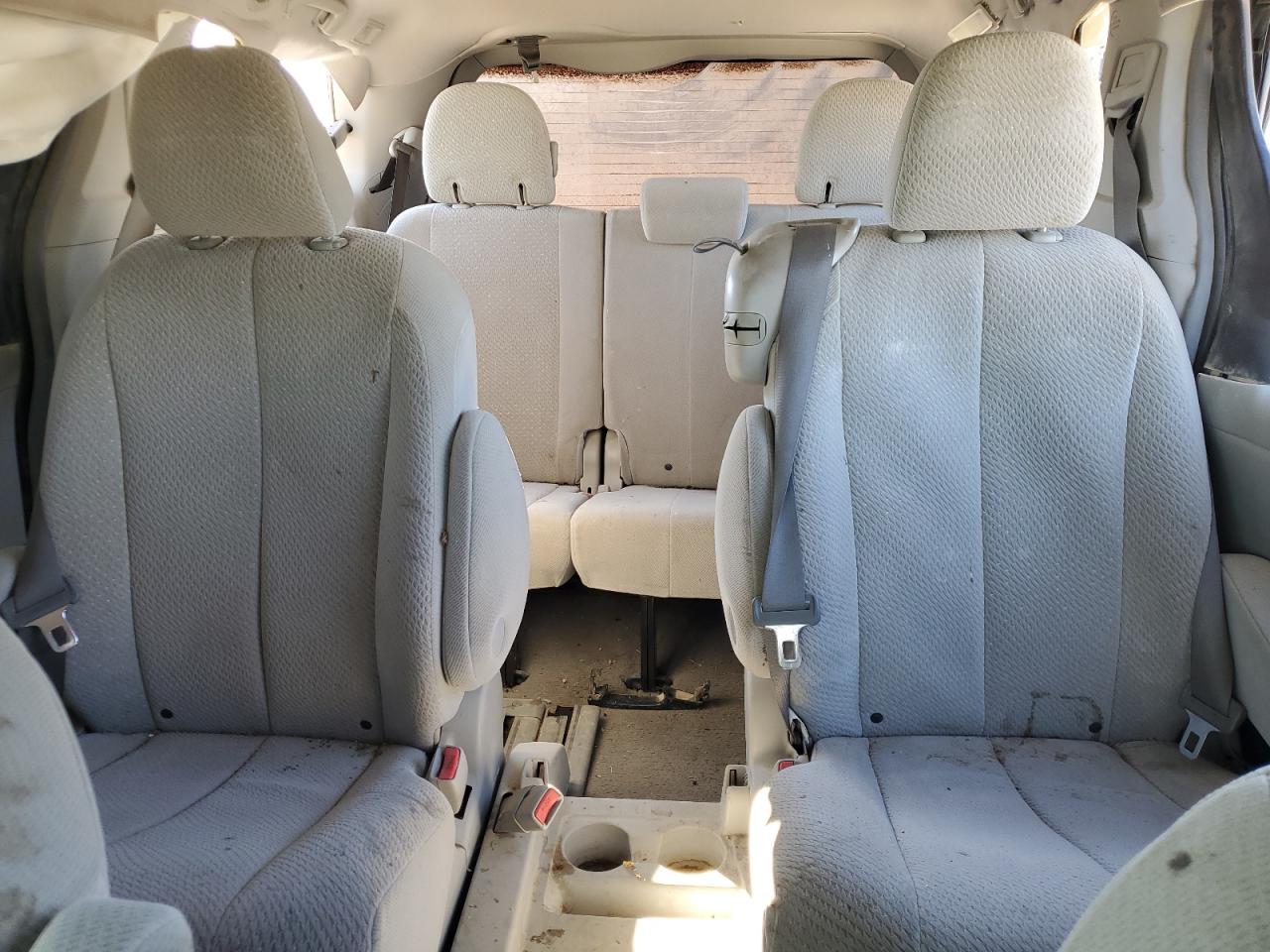 2011 Toyota Sienna - Image 10