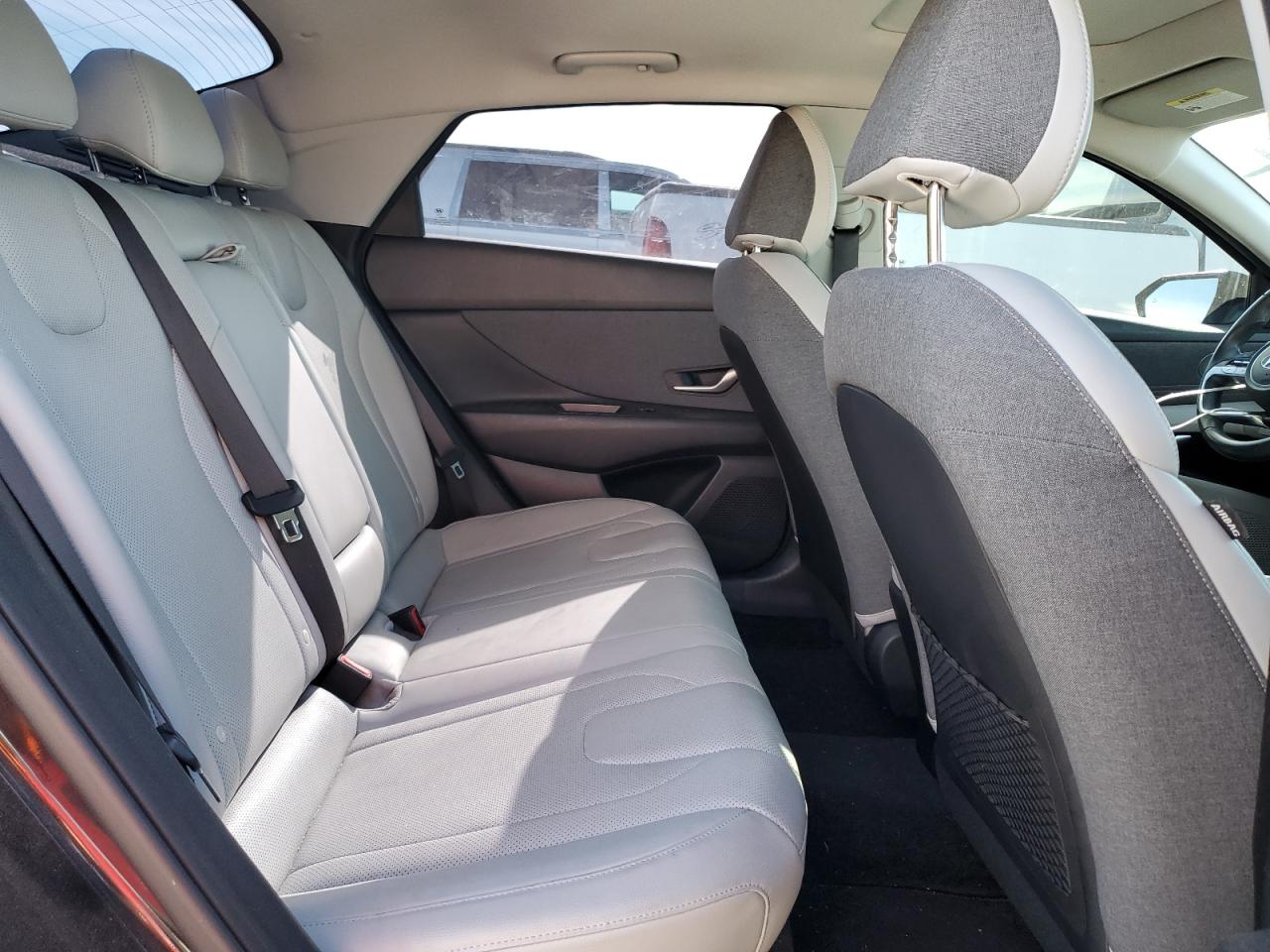 2021 Hyundai Elantra - Image 10